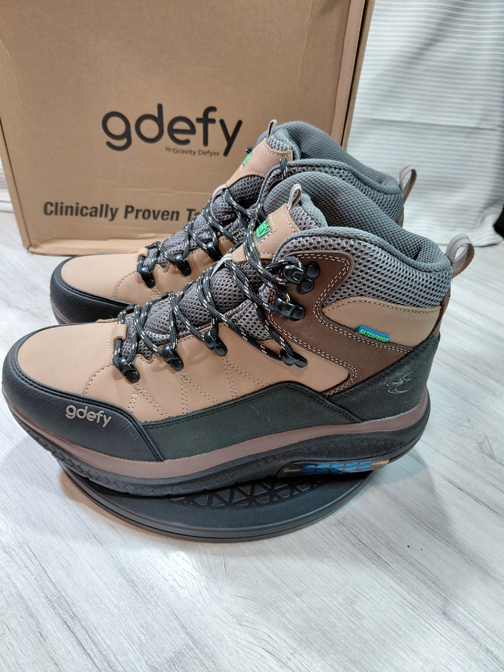NWT gdefy Mens Sierra Tan & Black Hiking Boots Waterproof Orthopedic SIZE 10